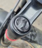 TAMPA VÁLVULA SUSPENSÃO ROCK SHOX SID — imagem 1